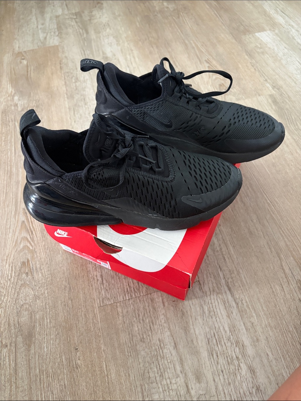 Nike Black Big Kids Sneaker (Nike Air Max 270 GS)